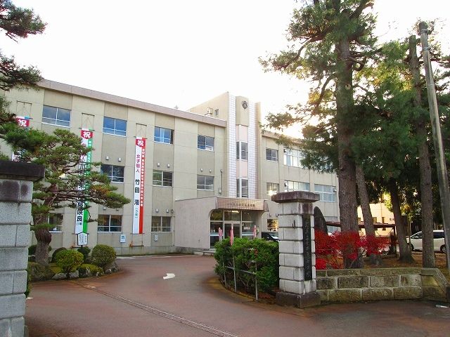 近くの山形県立長井高等学校まで2,880m（徒歩36分）