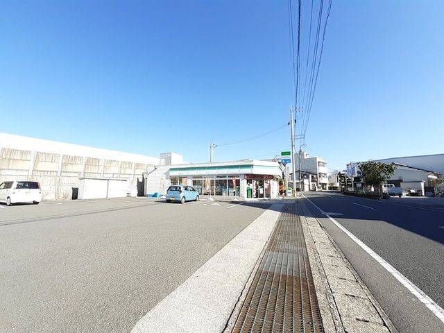 近くのファミリーマート 後免駅前店まで550m（徒歩7分）