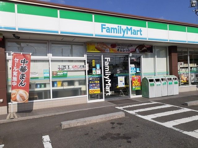 近くのファミリーマート岐南店まで230m（徒歩3分）