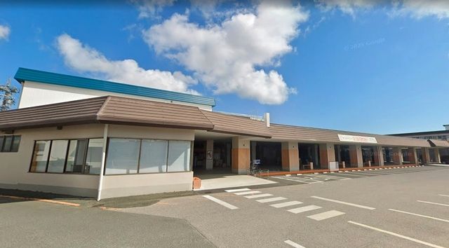 近くのあつみの市レイまで450m（徒歩6分）