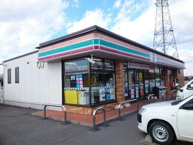 近くのセブンイレブン上滝町店まで700m（徒歩9分）