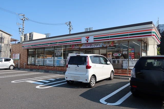 近くのセブンイレブンまで750m（徒歩10分）