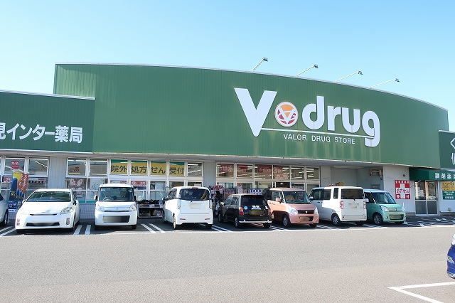 近くのVドラッグまで500m(徒歩7分)