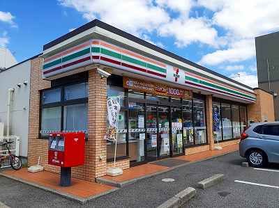 近くのセブンイレブンまで220m（徒歩3分）