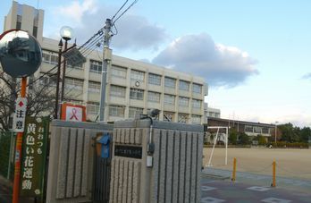 近くの大津茂小学校まで900m（徒歩12分）