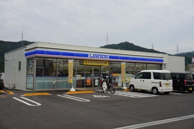 近くのローソンさんまで110m(徒歩2分)