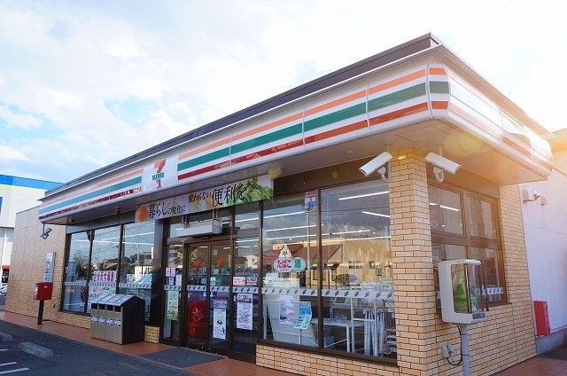 近くのセブンイレブン郡山東原店まで900m（徒歩12分）