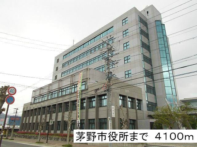 近くの茅野市役所まで4,100m（徒歩52分）