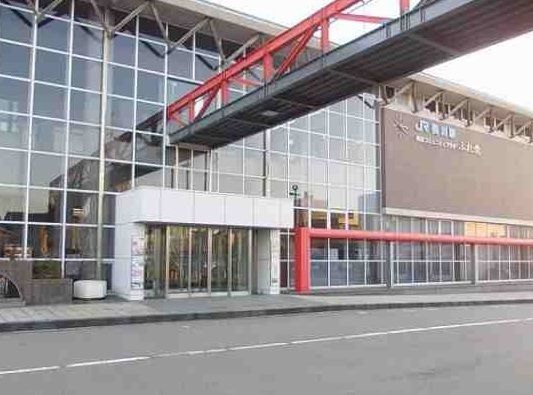 近くの美川駅まで900m（徒歩12分）