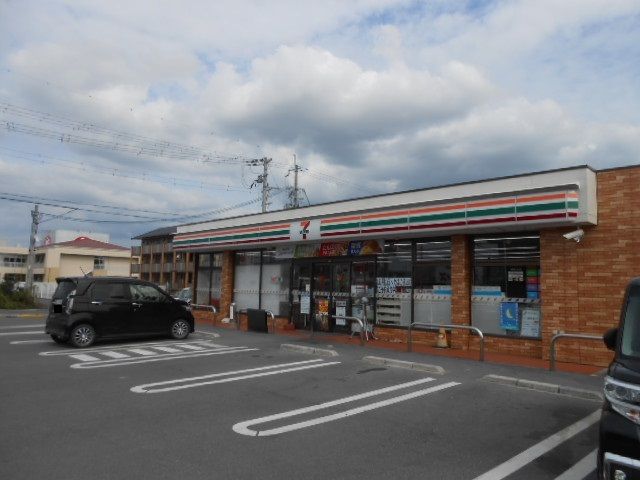 近くのセブンイレブン愛知川豊満店様まで70m（徒歩1分）