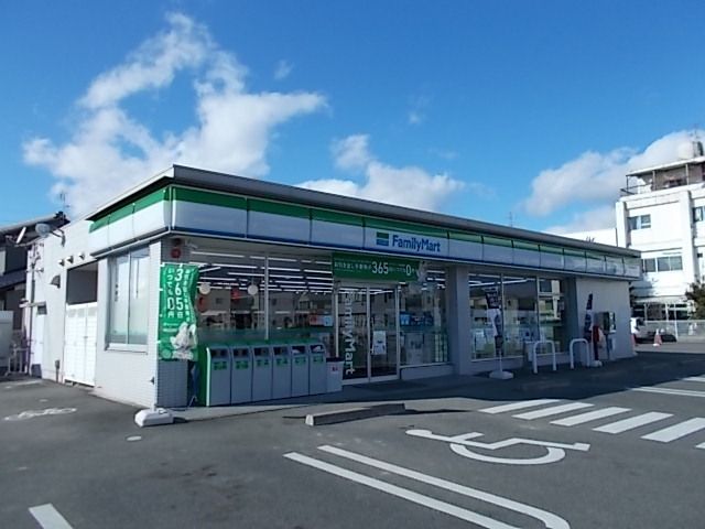 近くのファミリーマート羽島福寿町店まで400m（徒歩5分）