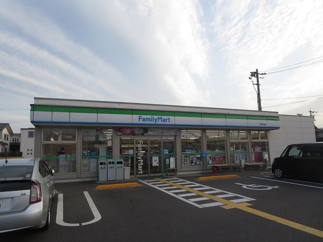近くのファミリーマート鳥取古海店まで450m（徒歩6分）