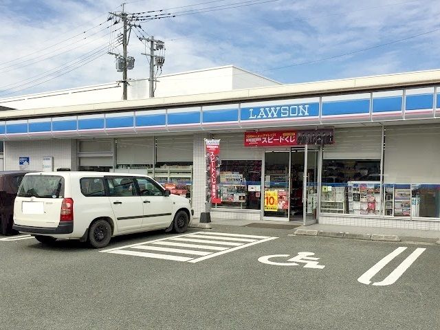 近くのコンビニまで400m（徒歩5分）