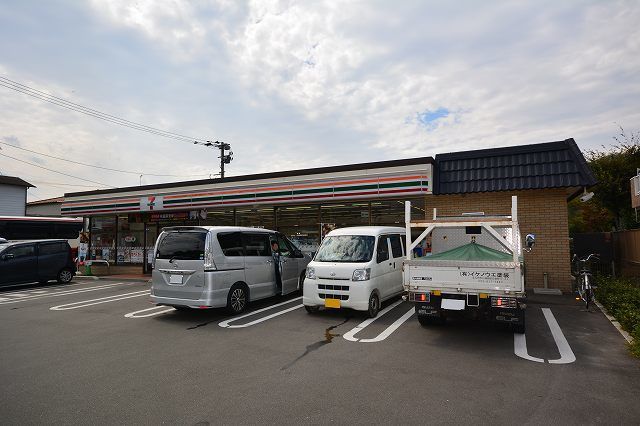 近くのセブンイレブンまで900m(徒歩12分)