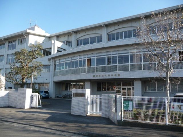近くの大村中学校まで550m（徒歩7分）