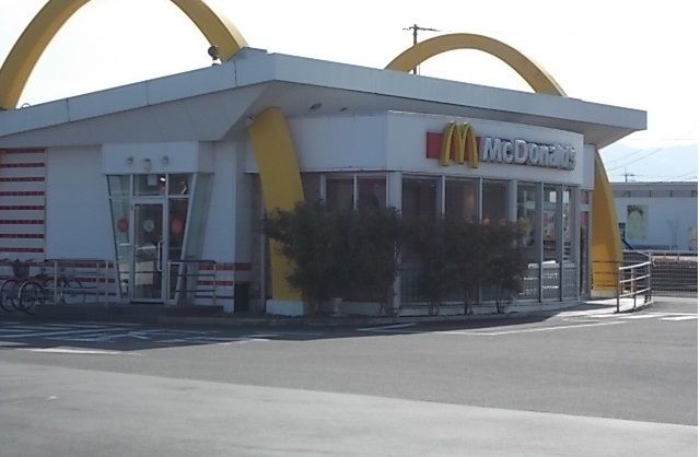 近くのマクドナルドさんまで450m（徒歩6分）