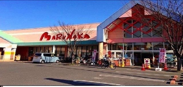 近くのマルナカ円座店さんまで550m（徒歩7分）