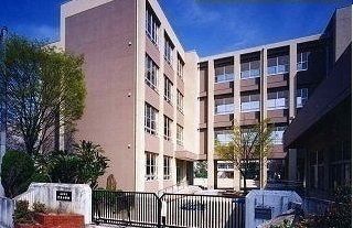 近くの円座小学校さんまで950m（徒歩12分）