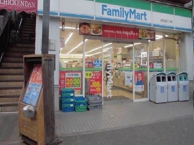 近くのコンビニまで180m（徒歩3分）