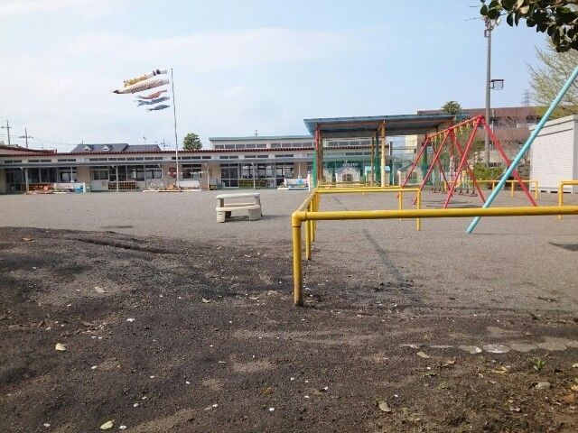 近くの吉井西幼稚園まで350m（徒歩5分）