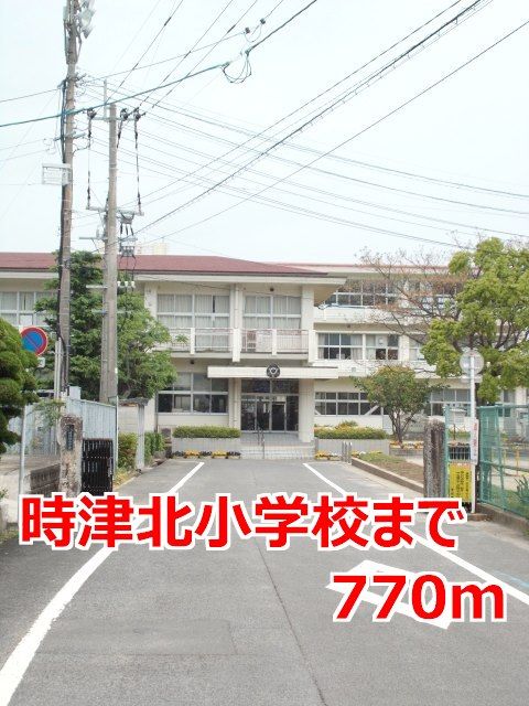 近くの時津北小学校まで770m（徒歩10分）
