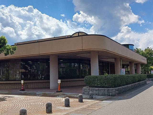近くの福井市立みどり図書館まで123m(徒歩2分)