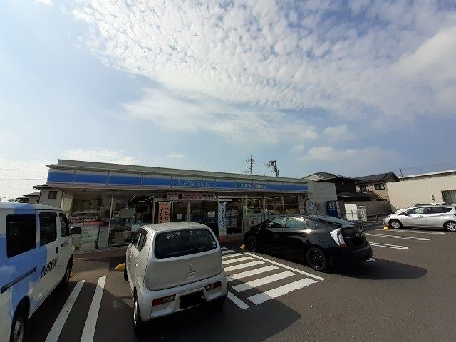近くのローソン前橋青葉町店まで210m（徒歩3分）
