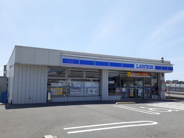 近くのローソンまで750m（徒歩10分）