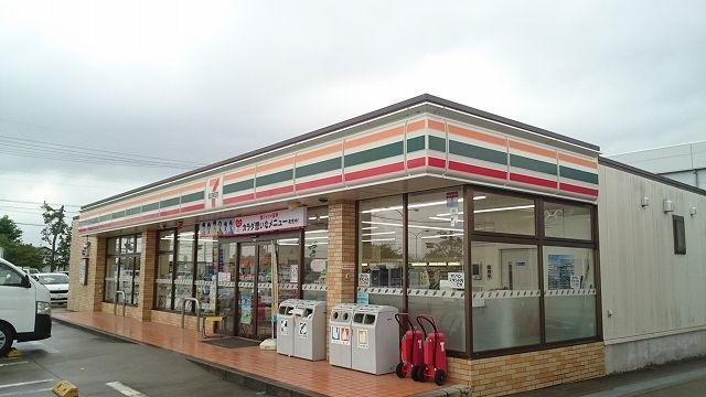 近くのコンビニまで850m（徒歩11分）