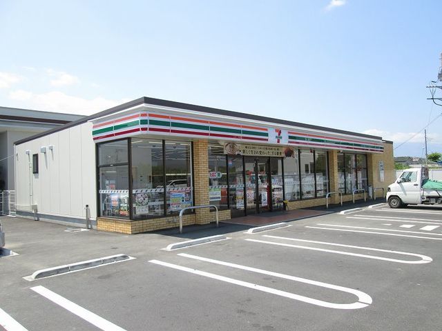 近くのセブンイレブン石和井戸店まで450m(徒歩6分)