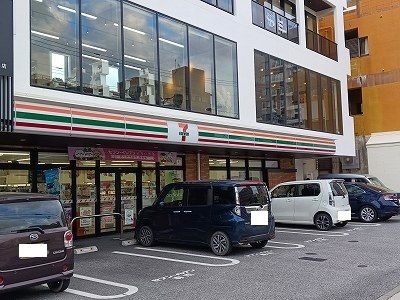 近くのセブンイレブン那覇天久1丁目店まで300m(徒歩4分)