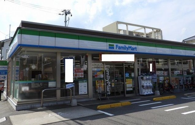 近くのコンビニまで400m（徒歩5分）