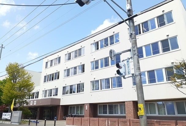 近くの北郷小学校まで500m（徒歩7分）