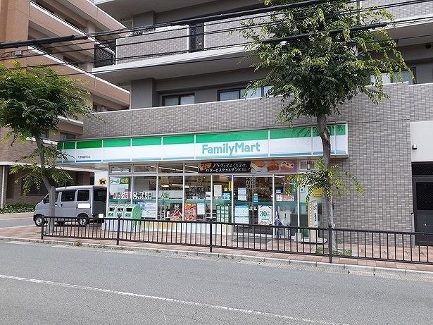 近くのファミリーマートまで350m（徒歩5分）