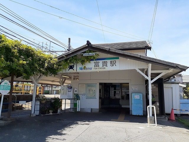 近くの名鉄河和線　冨貴駅まで888m（徒歩12分）