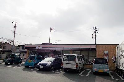 近くのセブンイレブン三島谷田南店まで800m（徒歩10分）