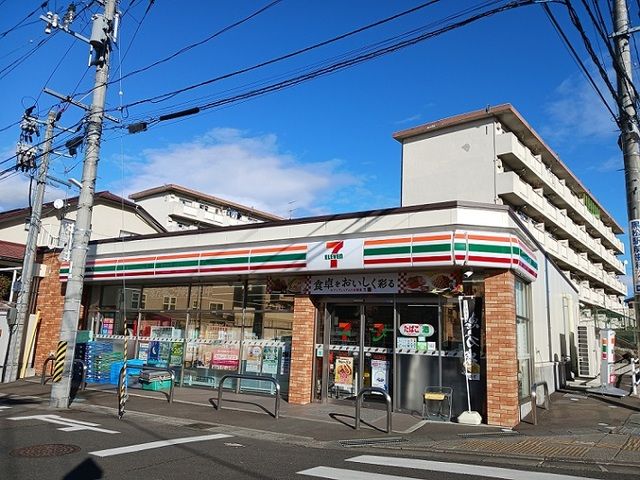 近くのセブンイレブン仙台黒松店まで300m（徒歩4分）
