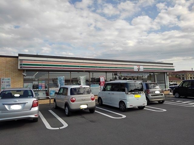 近くのセブンイレブン多度津町北鴨店まで1,200m（徒歩15分）