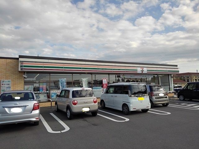 近くのコンビニまで1,200m（徒歩15分）