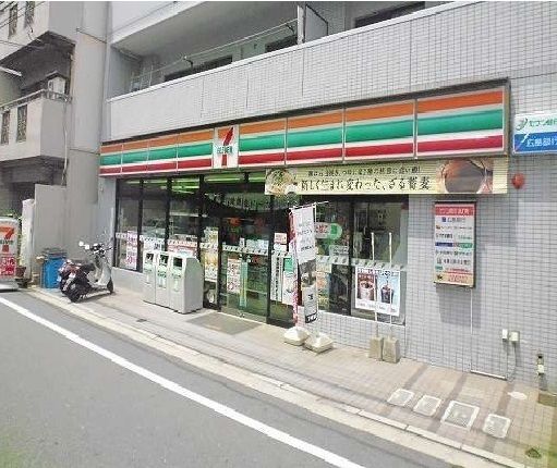 近くのセブンイレブンまで250m(徒歩4分)