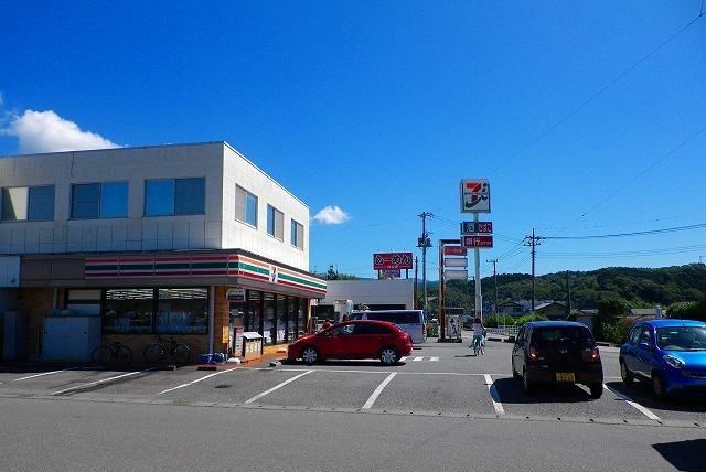 近くのコンビニまで450m（徒歩6分）
