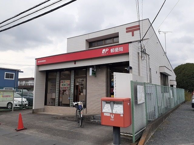 近くの鶴田駅前郵便局まで300m(徒歩4分)