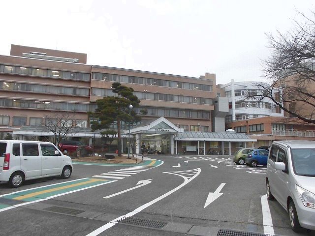 近くの市立大町総合病院まで1,100m（徒歩14分）