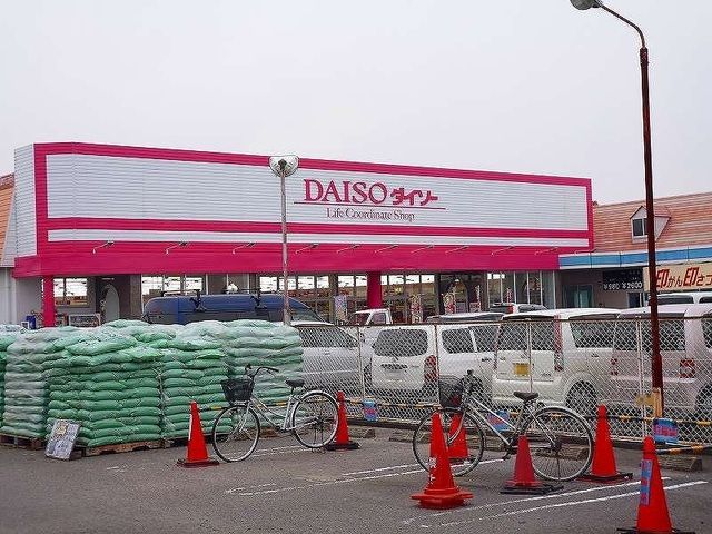 近くの施設まで1,000m（徒歩13分）