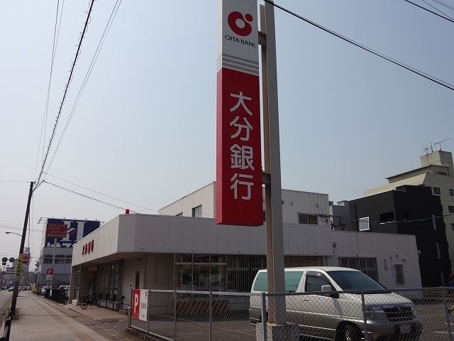 近くの銀行まで1,300m（徒歩17分）