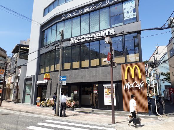 近くのマクドナルドまで190m（徒歩3分）