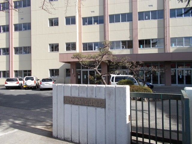 近くの南郷小学校まで1,100m（徒歩14分）