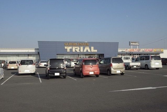 近くのトライアル三日月店まで2,000m（徒歩25分）
