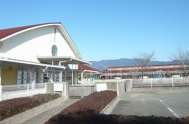 近くの三日月幼稚園まで1,000m（徒歩13分）