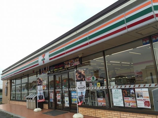 近くのセブンイレブン浜松大久保店まで450m（徒歩6分）